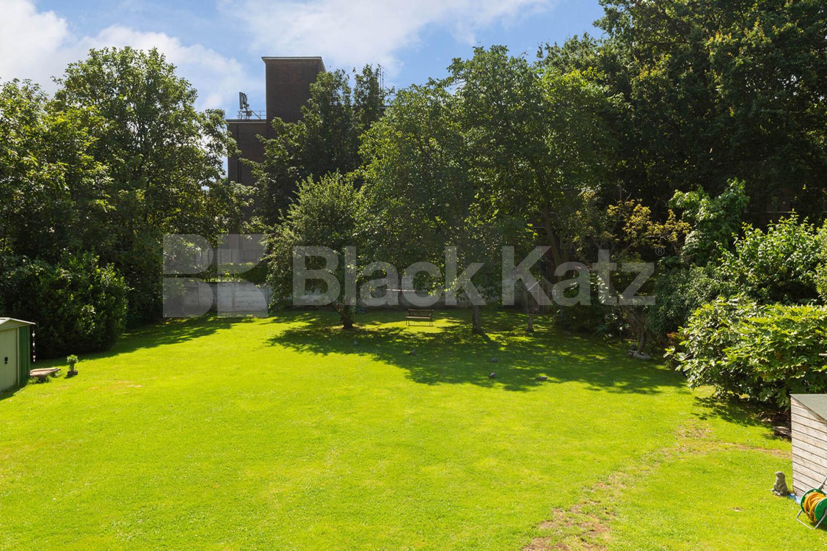 Very large one bedroom property with high ceilings located close to Tufnell Park Mercers Road, Tufnell Park 